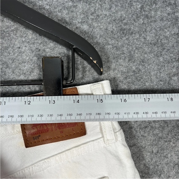 LEVIS 501 Shorts Size W29 Womens White Cotton Denim Button Up Summer Bottoms - Picture 11 of 12